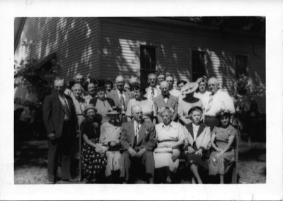  Apple Creek Day May 20, 1951.  Stevenson family.  

Front row L to R:  Onis McNeely Poe, Willi Shoults Sides, Lang Stevenson, Lois McNeely Regenhardt, Lucille Stevenson, ?.

First row standing: Ed Tuschoff, Elsie McNeely Tuschoff, ?, Maple Stevenson, ?, ?, ?, Hugh Roy Stevenson
Second row standing, Ted Regenhardt......

That is all that I can identify. 