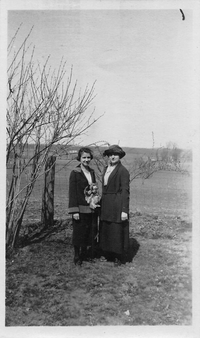 Lois  with her sister Bess